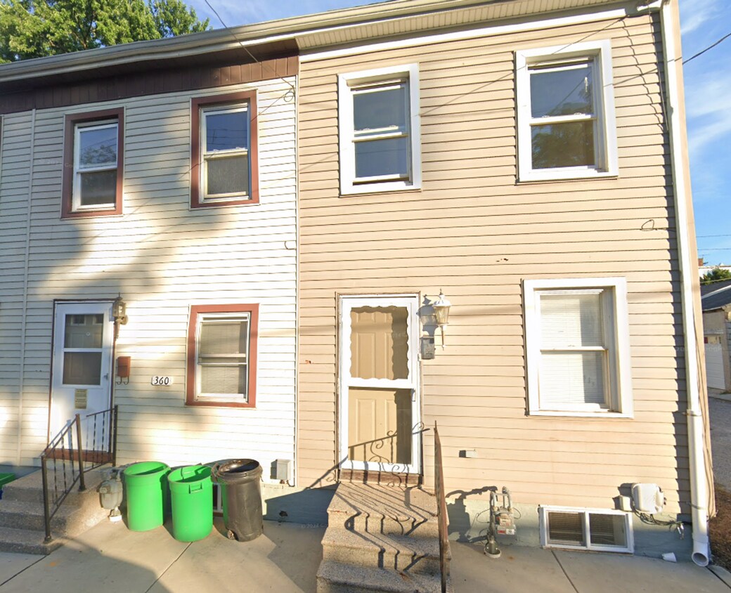 Foto principal - Future Rental! Semi-detached 2 bedroom 1 B...