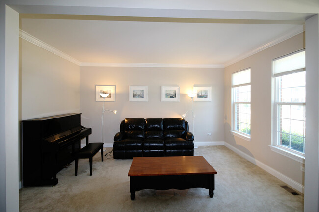 Foto del edificio - 868 Heatherfield Cir