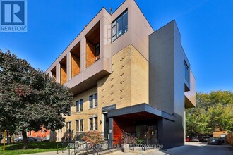 Building Photo - 455 Dovercourt Rd