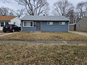 Building Photo - 2900 Central Dr