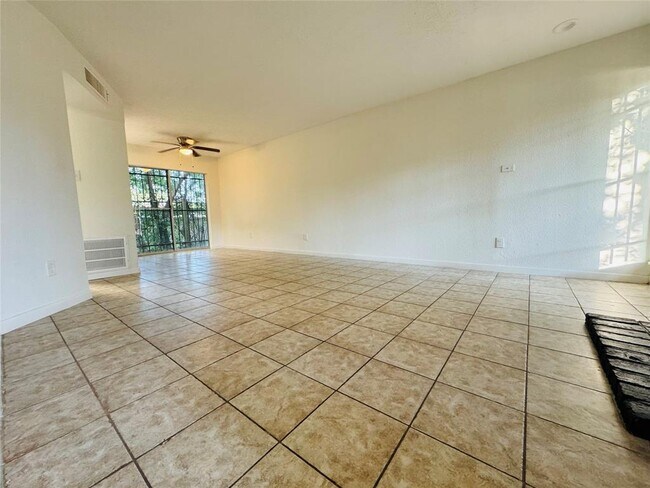 Foto del edificio - 17210 Imperial Valley Dr