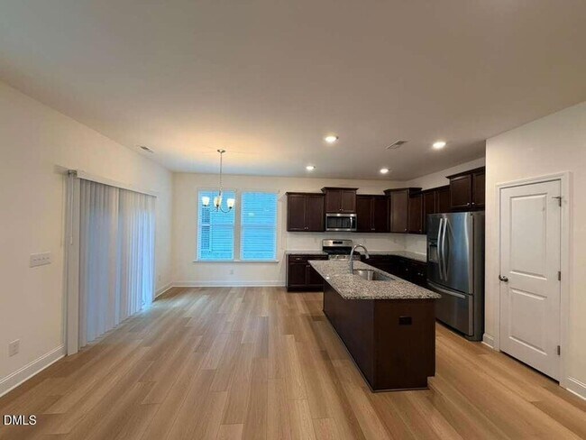 Foto del edificio - 109 Steel Springs Ln