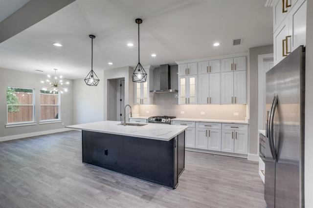 Foto del edificio - 8231 Forest Ln