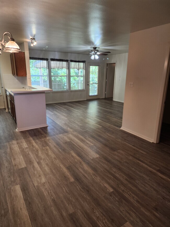 Foto del edificio - 1141 Woodlands Park Dr