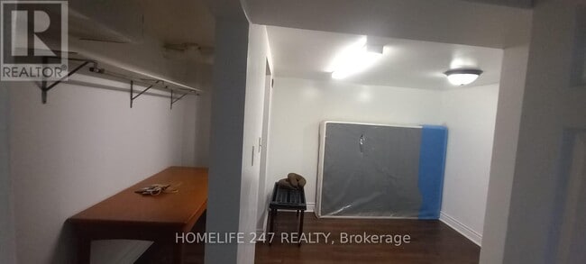 Building Photo - 16 Hallen Rd