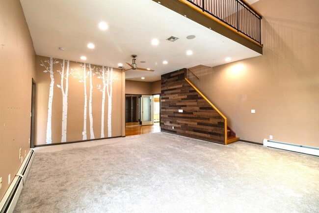 Building Photo - 770 6th St