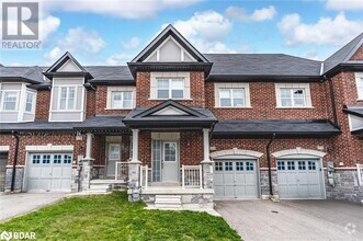 Building Photo - 1174 Peelar Cres