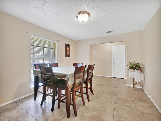 Building Photo - 2530 Spring Creek Dr