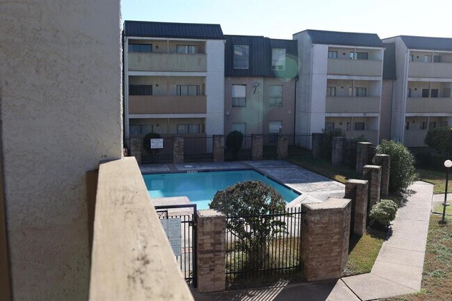 Foto del edificio - 8421 Hearth Dr