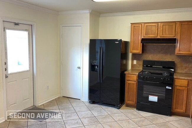 Building Photo - 2201 Encino Dr