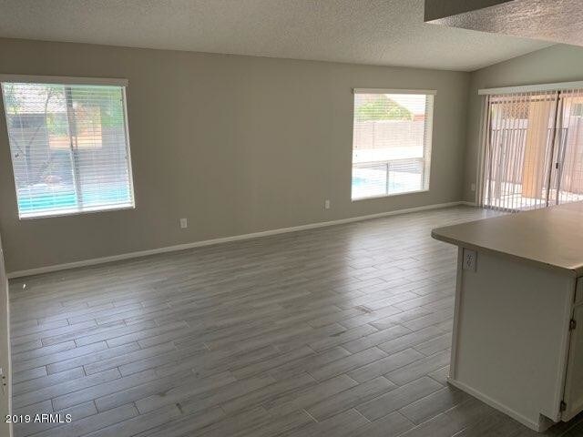 Building Photo - 607 W Medina Ave