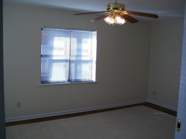 Foto del edificio - 572 Howell Ave
