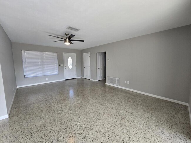Foto del edificio - 6258 Harcross Ct