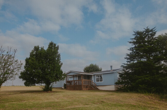 Building Photo - 30507 N 2960 Rd