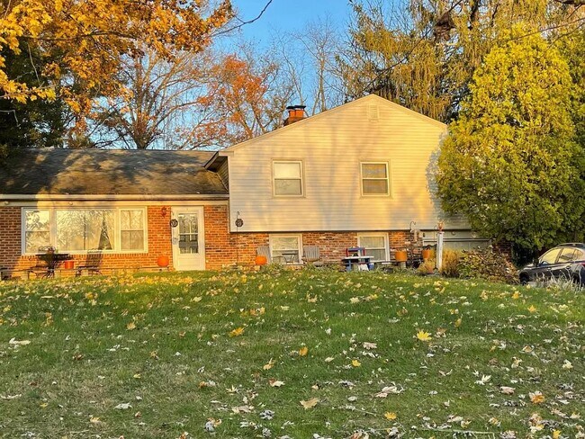 Building Photo - 419 Leslie Ln