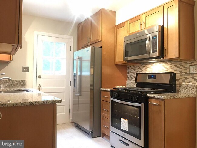 Building Photo - 5605 Oakmont Ave
