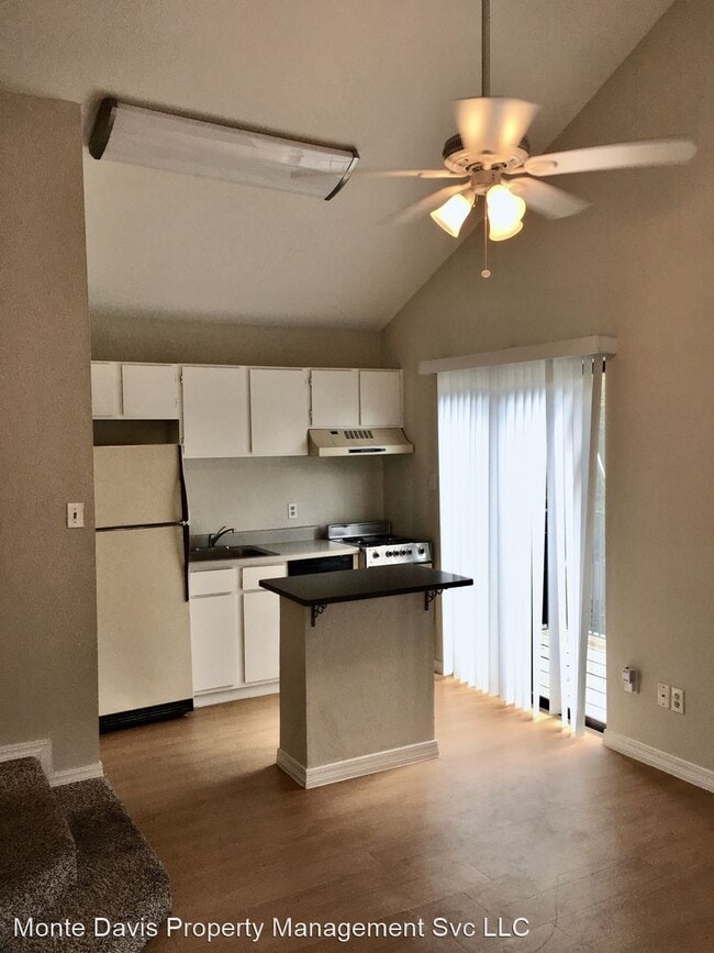Building Photo - 513 S Park Dr