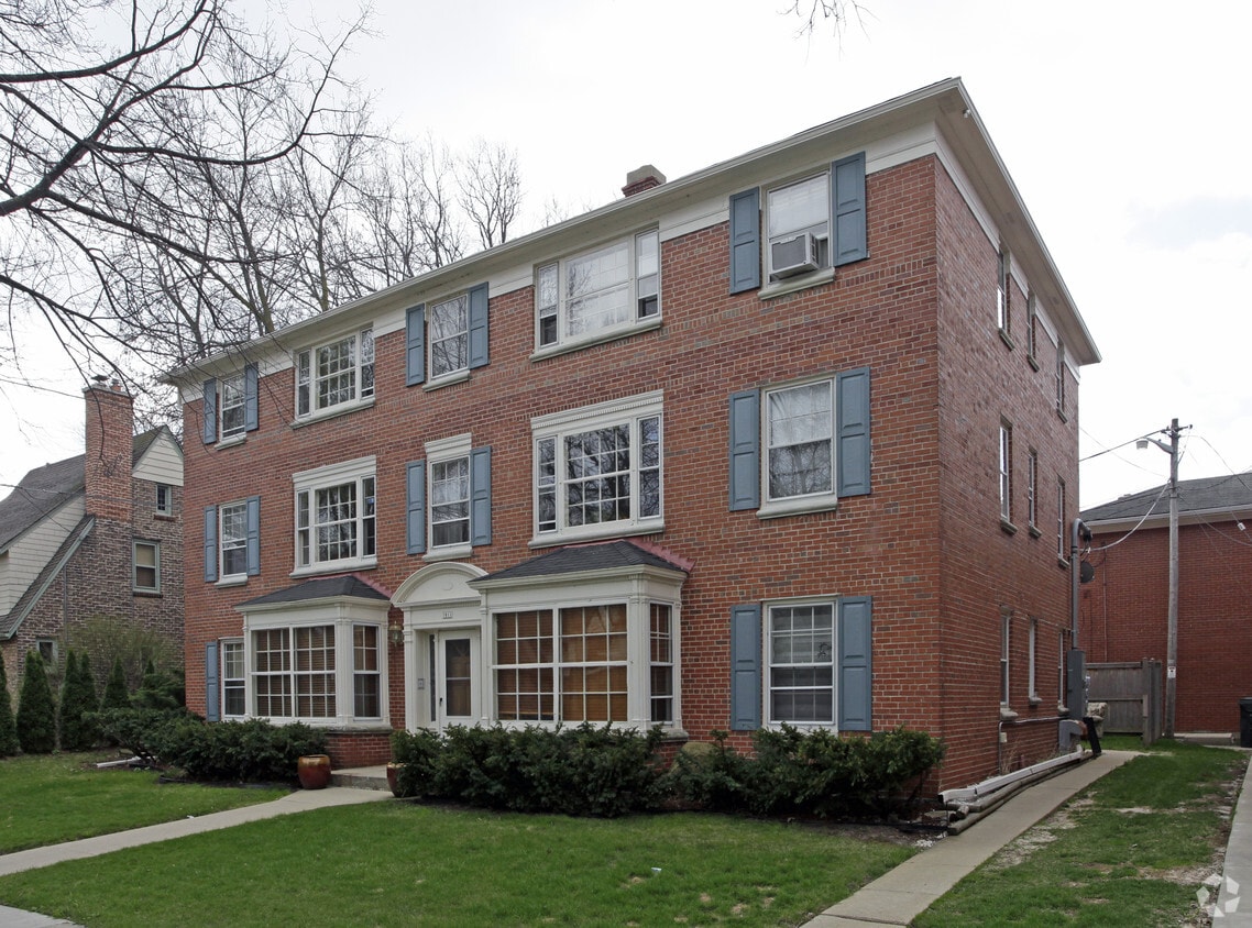 1811 E Glendale Ave, Milwaukee, WI 53211 Apartments in Milwaukee, WI
