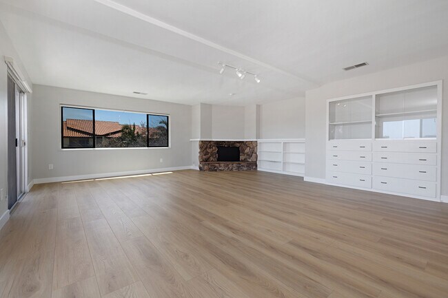 Living room - 2915 Union St