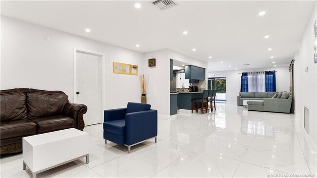 Foto del edificio - 2599 SE Westmoreland Blvd