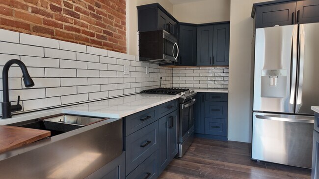 Foto del edificio - Modern Brand New 2 Bdrm in OTR – Stylish Finishes!