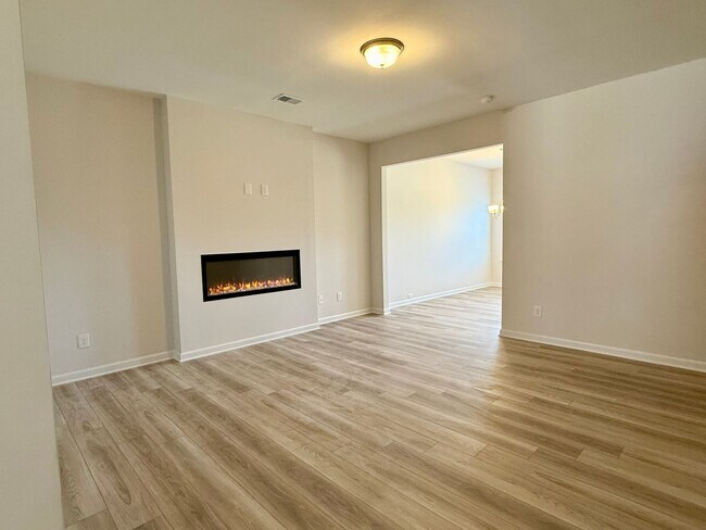 Building Photo - Luxury Townhome with Great Views