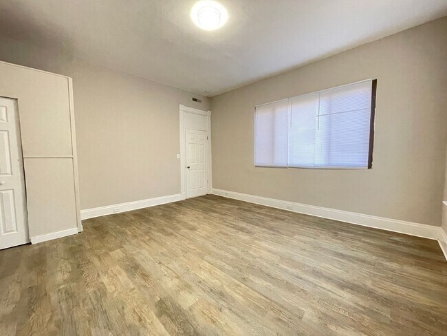 Foto del edificio - 2259 Loth St