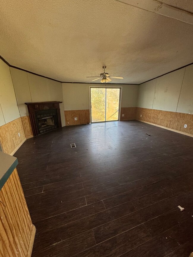 Building Photo - 3 BR 2 Bath 2,240 sq ft doublewide mobile ...