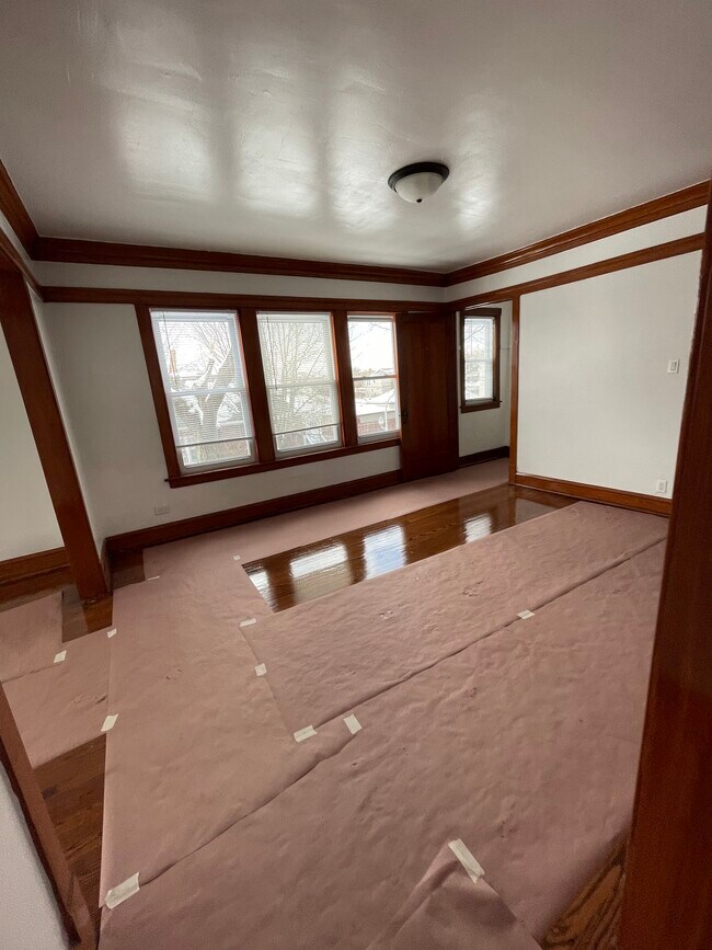 Building Photo - 3039 N LeClaire Ave