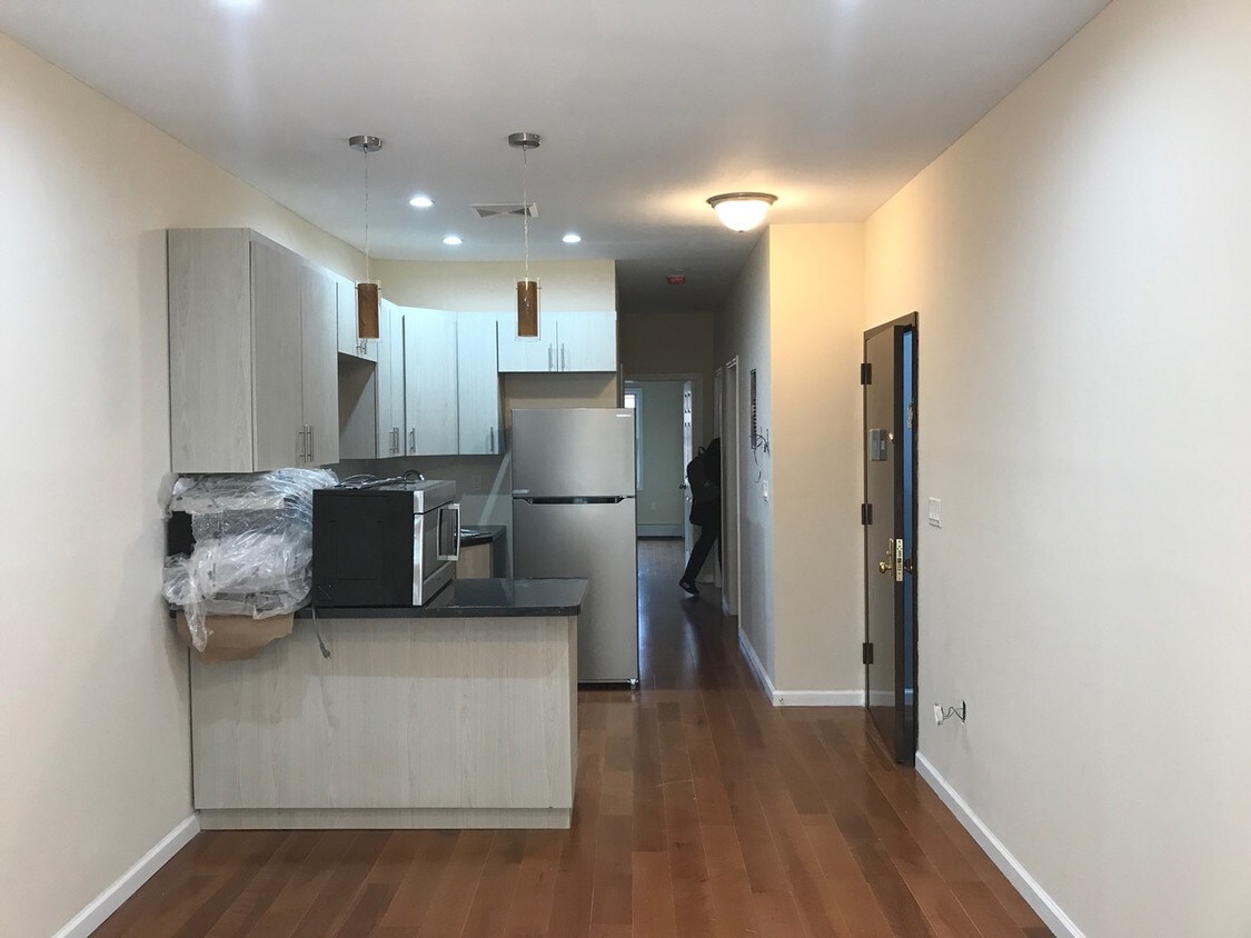 Foto principal - 6311 Broadway