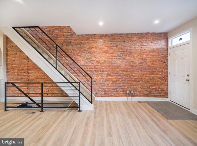 Building Photo - 1409 S Etting St