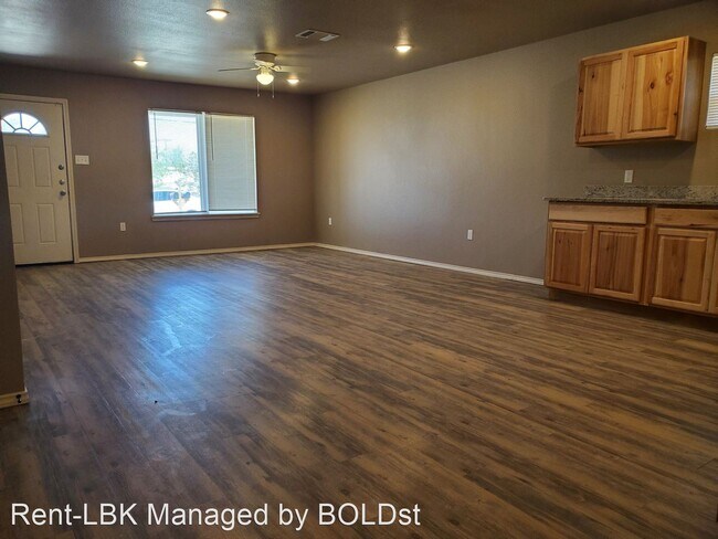 Building Photo - 3 br, 2 bath House - 2210 E 10th Street