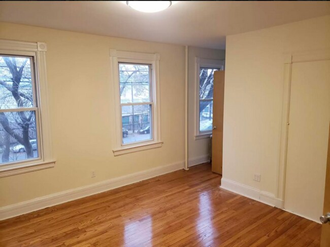 Building Photo - 113 N MacQuesten Pkwy