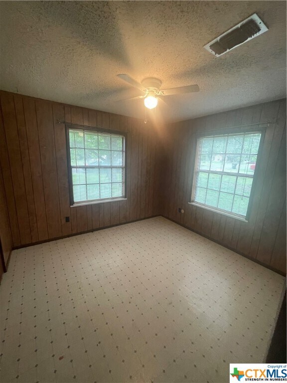 Foto del edificio - 225 N Gohmert St