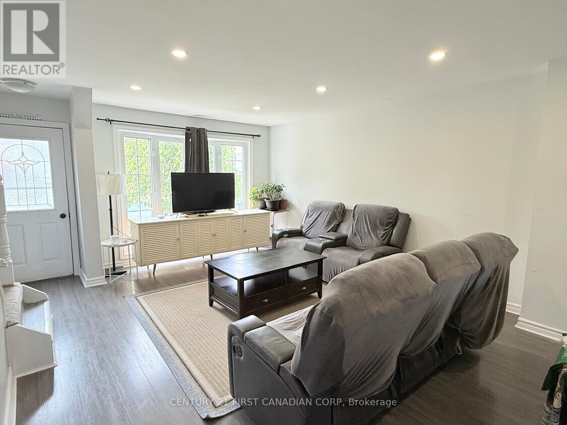 Photo principale - 700-700 Exeter Rd