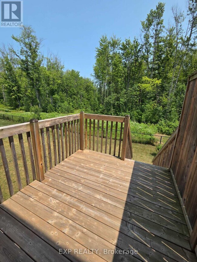 Photo du bâtiment - 340-340 Prospect Point Rd N