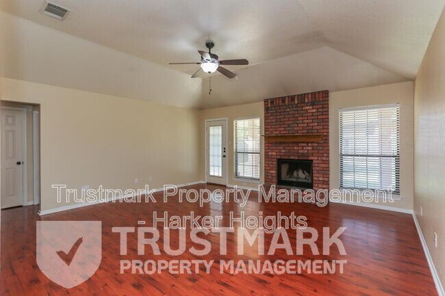 Building Photo - 4205 Whispering Oak Dr