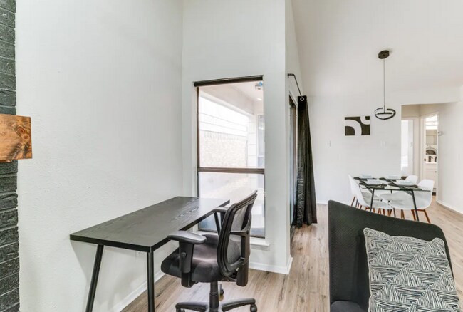 Building Photo - 2912 Pegasus Dr