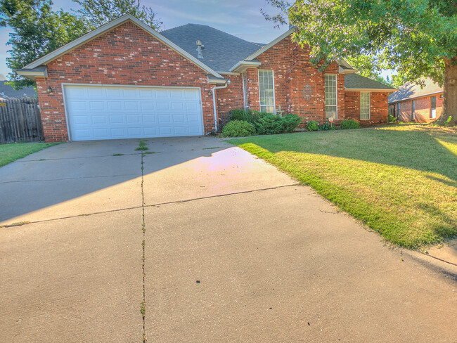 Building Photo - 516 Providence Cir