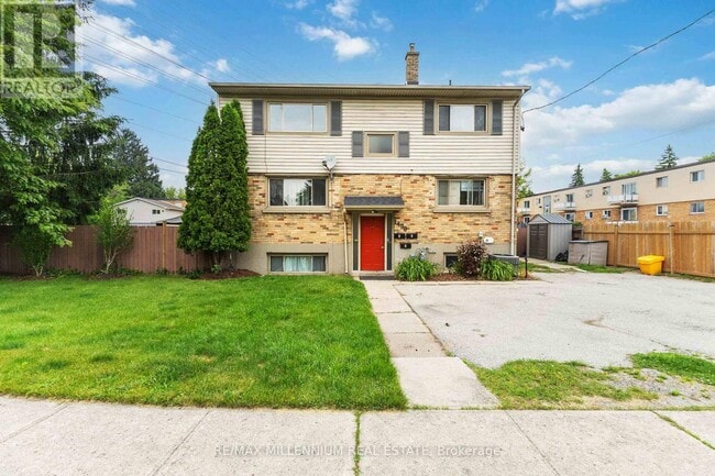Building Photo - 1490-1490 Mclarenwood Terrace