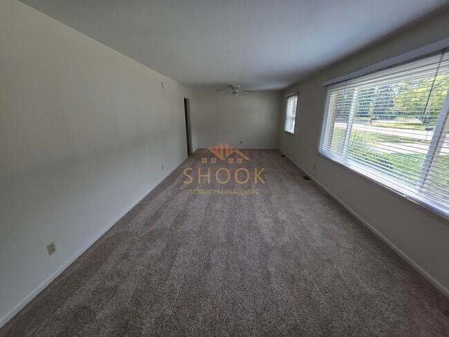 Foto del edificio - Cozy 3 BR Home in Convenient Location - Sh...