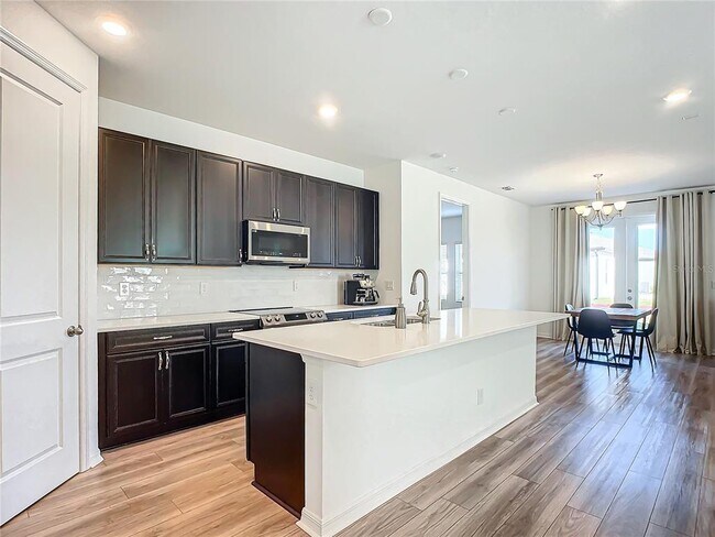 Foto del edificio - 1317 Sterling Pointe Dr