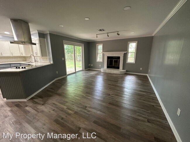 Foto del edificio - 4 br, 2 bath House - 9258 Hillside Avenue