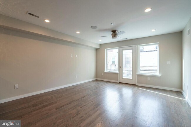 Building Photo - 762 S 15th St