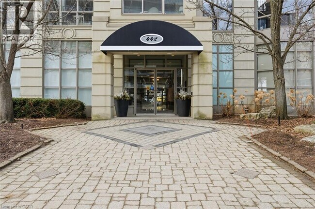 Building Photo - 442 Maple Ave