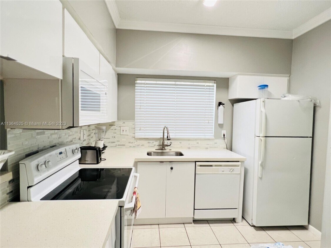 Foto principal - 2391 NW 96th Terrace