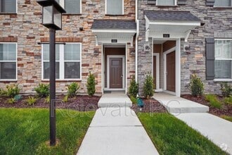 Building Photo - 636 Brookwood Glen Terrace