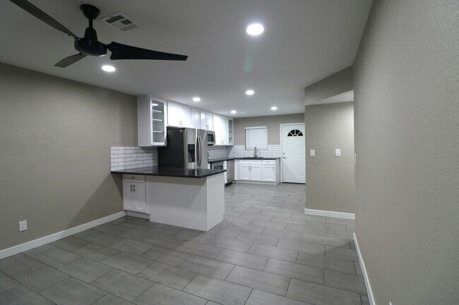 Foto del edificio - 1 N Naco Way