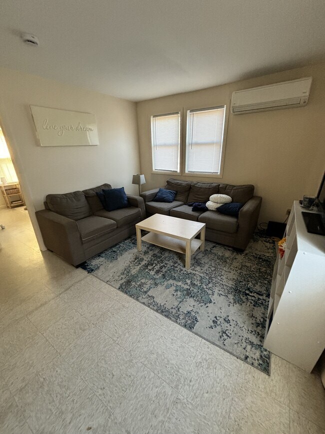 Foto del edificio - 827 Main St