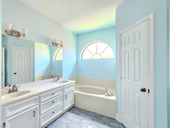Foto del edificio - 20402 Sunny Shores Dr